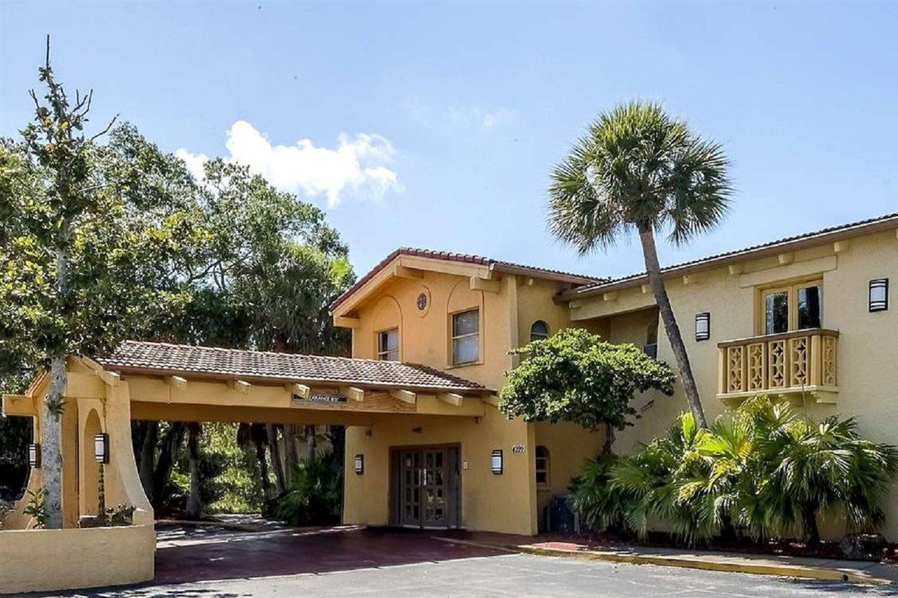 Red Roof Inn Tampa Bay - St. Petersburg Bagian luar foto