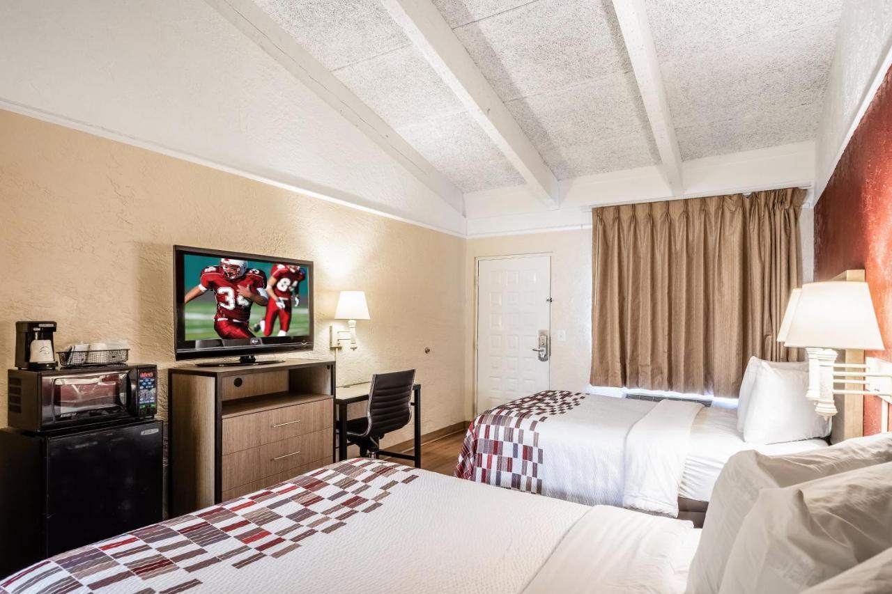 Red Roof Inn Tampa Bay - St. Petersburg Bagian luar foto