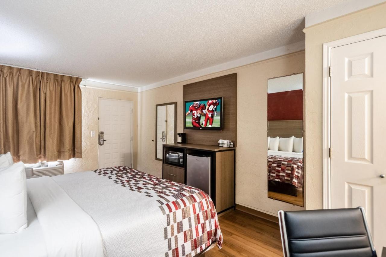 Red Roof Inn Tampa Bay - St. Petersburg Bagian luar foto
