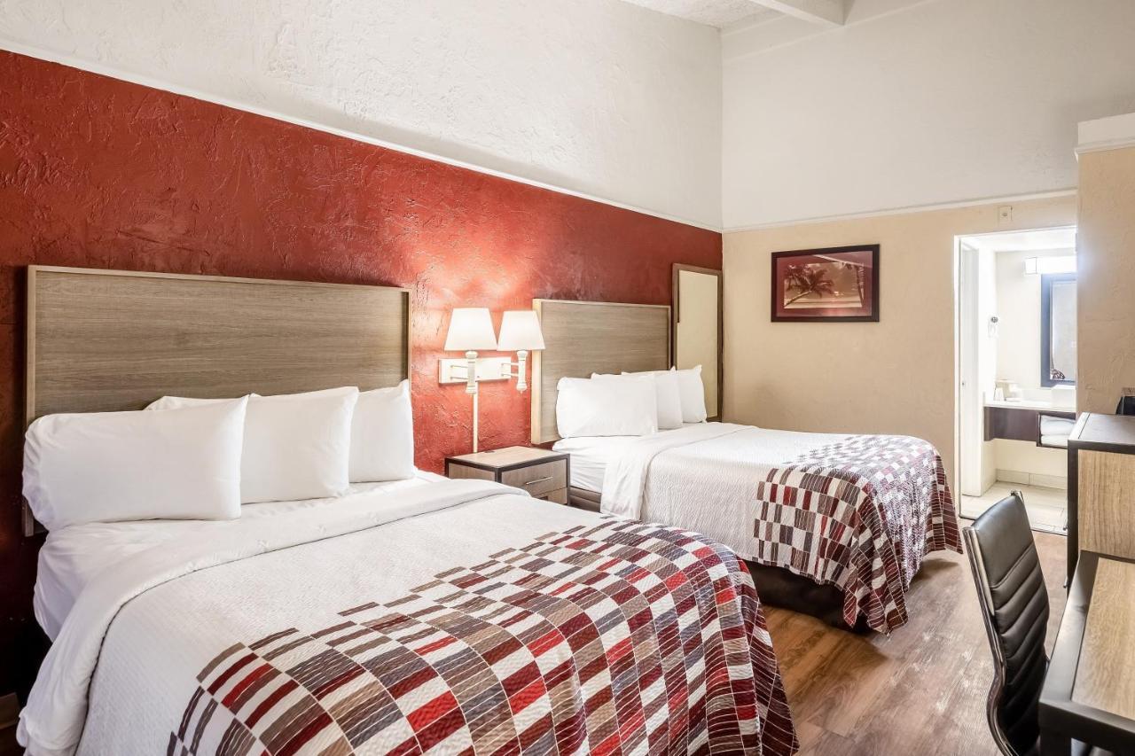 Red Roof Inn Tampa Bay - St. Petersburg Bagian luar foto