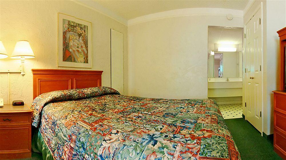 Red Roof Inn Tampa Bay - St. Petersburg Bagian luar foto