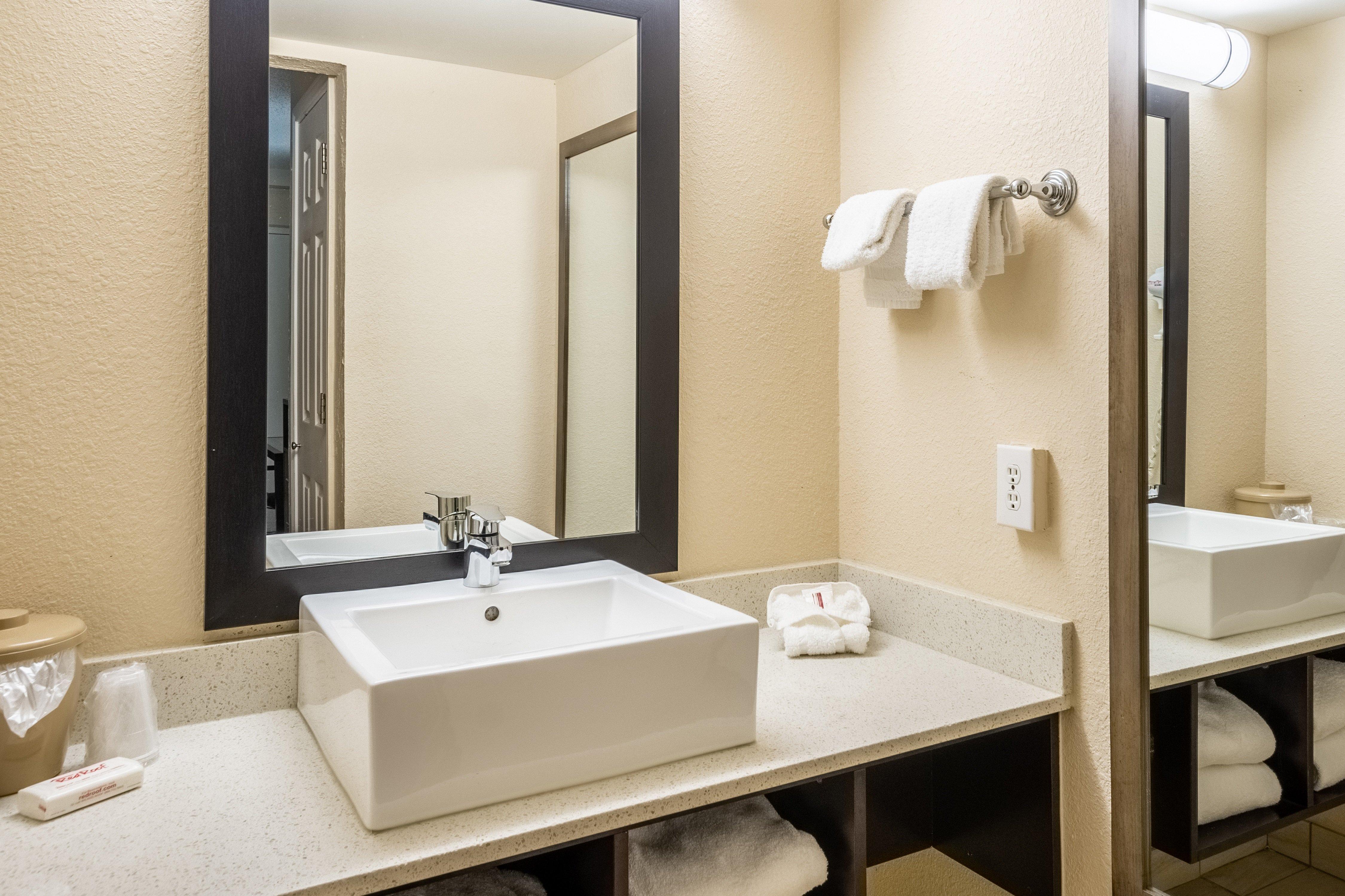 Red Roof Inn Tampa Bay - St. Petersburg Bagian luar foto