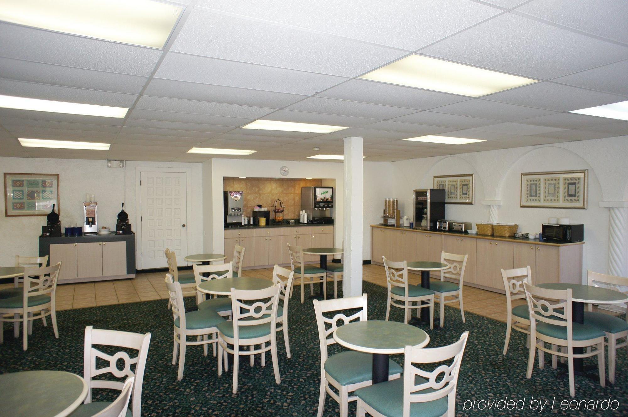 Red Roof Inn Tampa Bay - St. Petersburg Bagian luar foto
