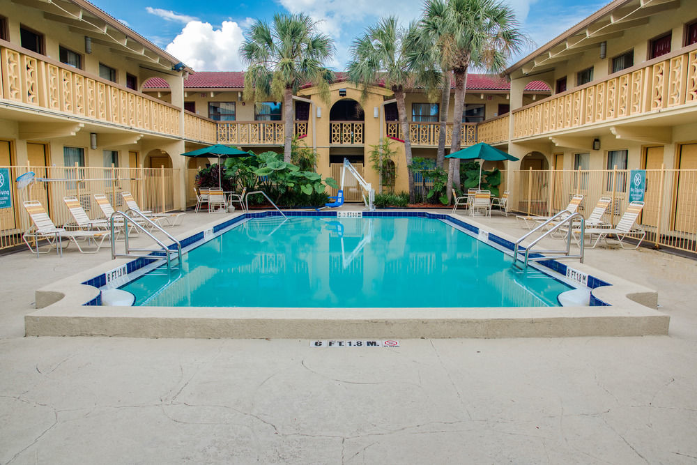 Red Roof Inn Tampa Bay - St. Petersburg Bagian luar foto