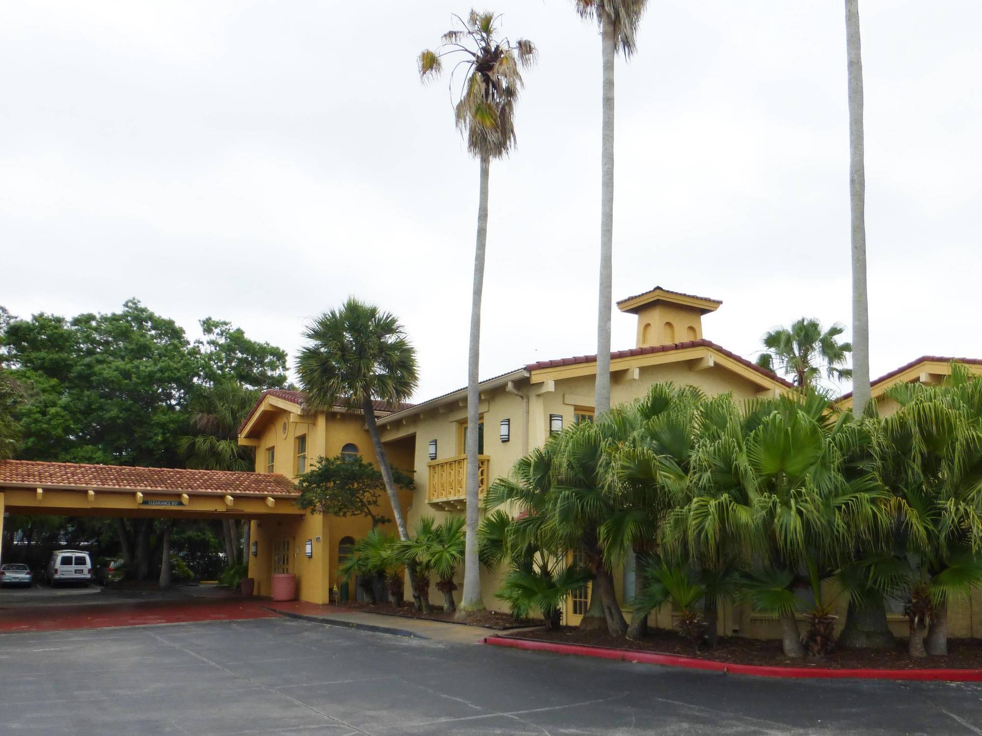 Red Roof Inn Tampa Bay - St. Petersburg Bagian luar foto